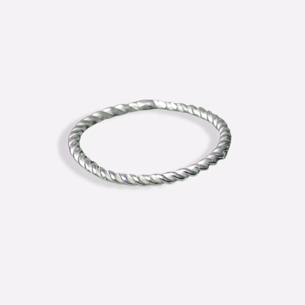 anillo retorcido