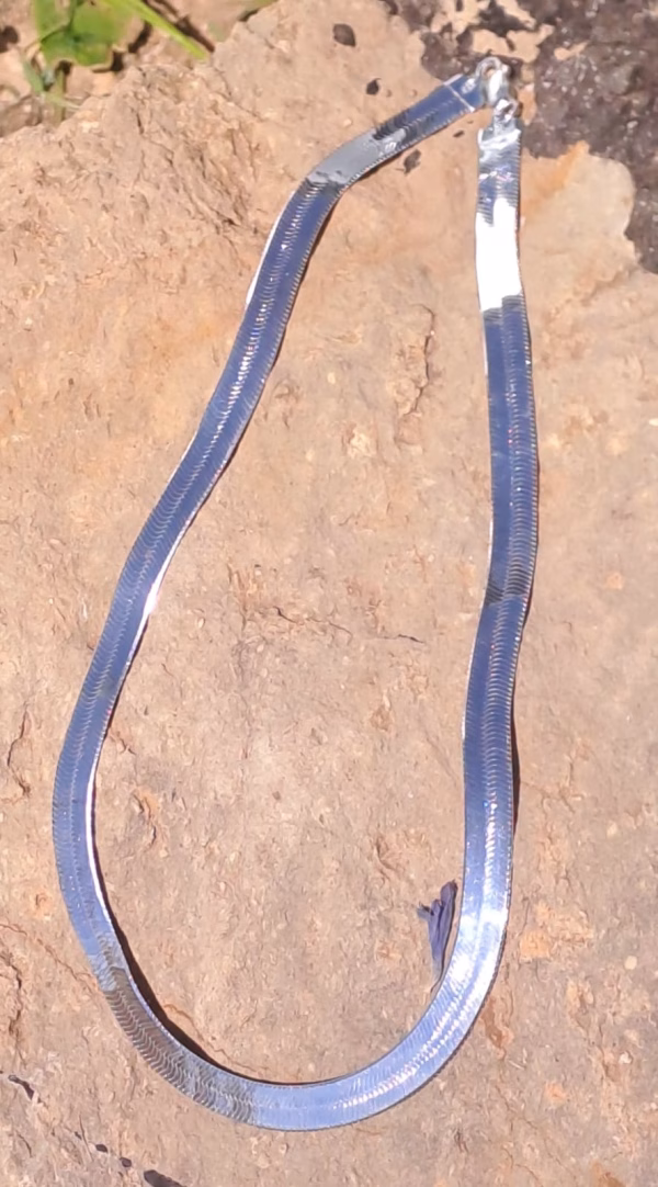 collar escamas